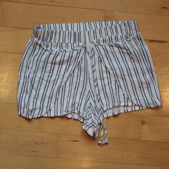 Summer Shorts - Picture 1 of 3